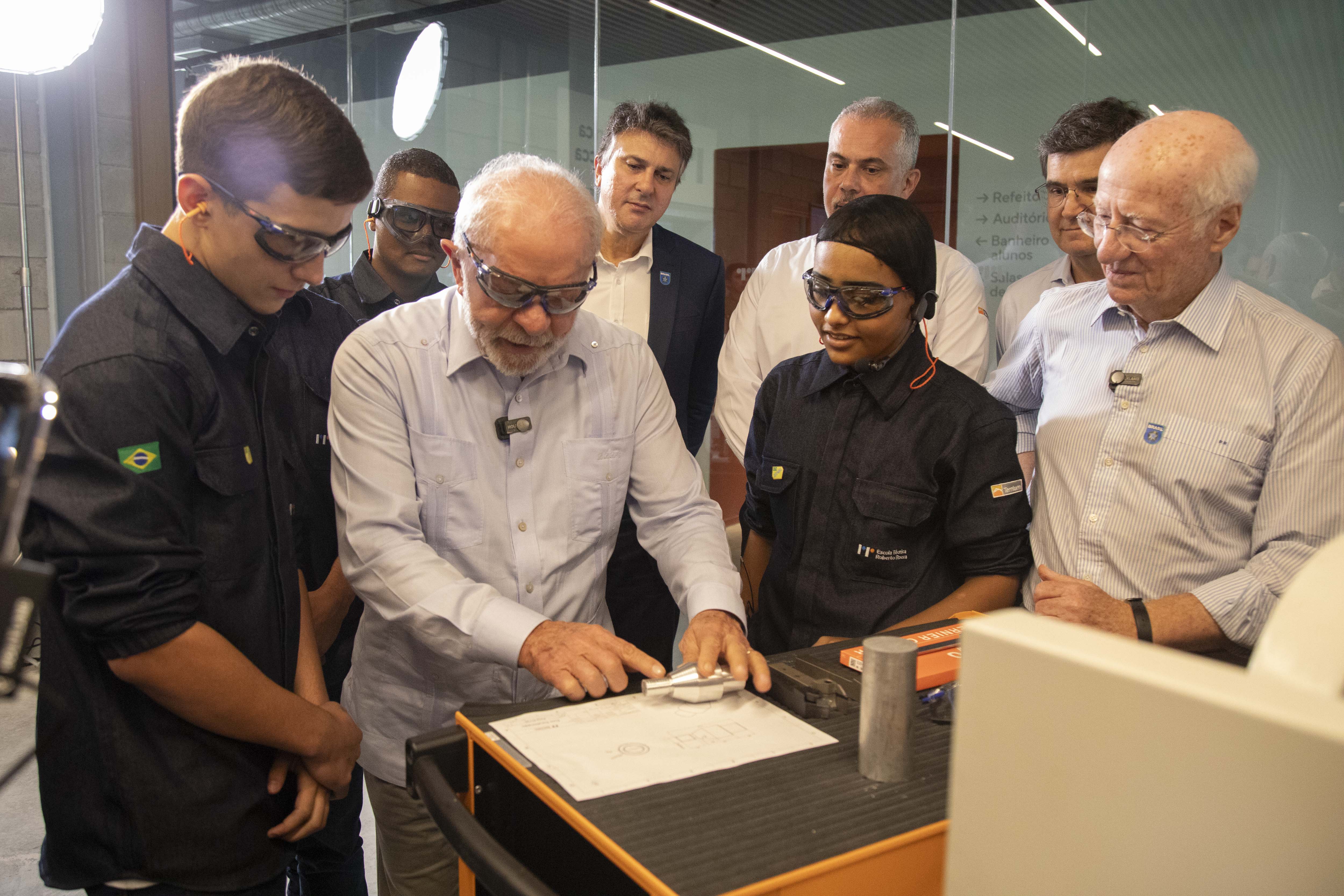 Ternium inaugurates a school with the presence of President Lula